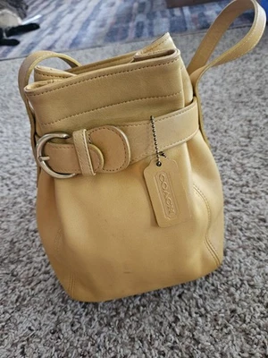Bolso Coach de cuero amarillo tostado G7 Z-4156, muy buen estado Foto 1 de 4