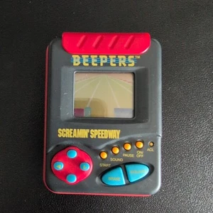 Tiger Electronics BEEPERS - SCREAMIN' SPEEDWAY LCD - Handheld Game 1995 TESTED - Picture 1 of 2