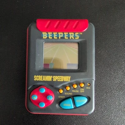 Tiger Electronics BEEPERS - SCREAMIN' SPEEDWAY LCD - Handheld Game 1995 TESTED - Image 1 of 2