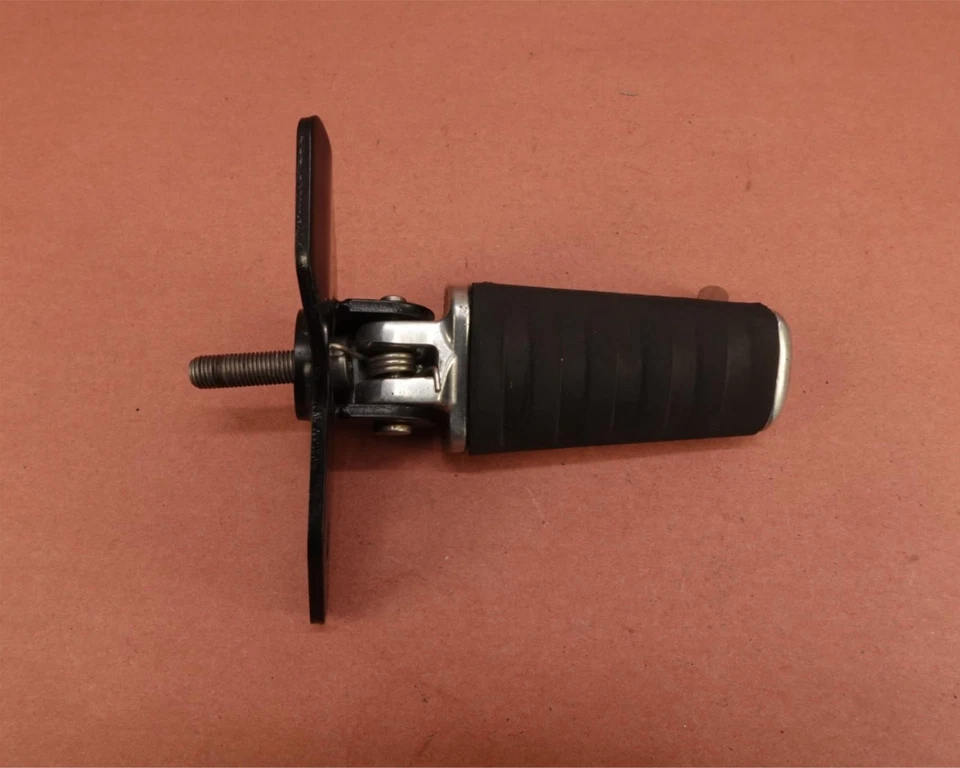 2014 11-17 Triumph SPEEDMASTER Front Left Foot Peg Rest Step - Image 1 of 4