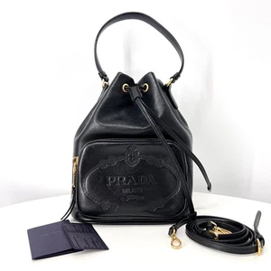 Prada Sac seau en cuir avec logo triangulaire - noir 12345 148489464 - Picture 1 of 8