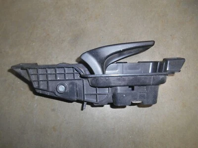 ASIENTO TRASERO DERECHO HONDA CR-V PALANCA DE LIBERACIÓN PLEGABLE MANIJA Y CABLE OEM 2017-2021 Foto 1 de 4