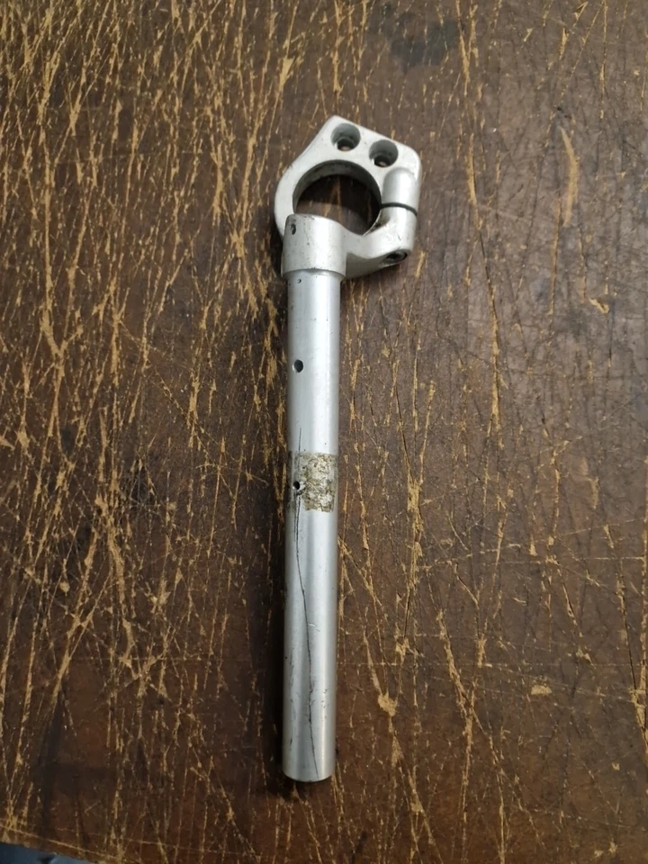 Guidão Triumph Sprint RS 955i 1998 a 2004 com clipe frontal  - Imagem 1 de 1