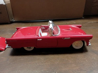 Ford Thunderbird 1955 convertible de Revell c1990 color rojo escala 1:18 - usado Foto 1 de 3
