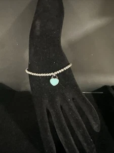 Tiffany Co Bracelet Blue Enamel Mini Heart Tag Bead Bracelet 7” - Imagen 1 de 6