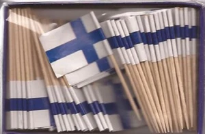 Eine Schachtel mit 100 Finnland Zahnstocher Flaggen, 100 kleine Mini International Flaggen - Bild 1 von 1
