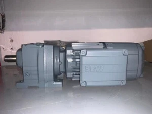 Serwomotor SEW R37 DRN80MK4/BE05 500W - Foto 1 di 8