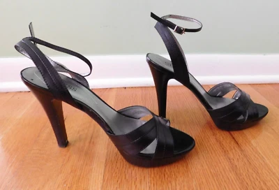 Sandalias al tobillo Guess talla 8,5 de cuero negro recortadas punta abierta plataforma tacón Foto 1 de 4