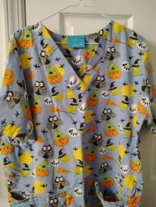 Scrub Co. 2 Pocket Blue Halloween Owls Scrub Top Size L - Picture 1 of 1