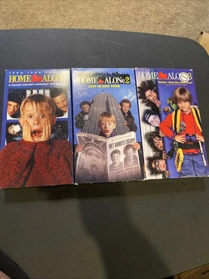 Lot of 3 Home Alone Trilogy 1,2 & 3 (VHS) Macaulay Culkin, Joe Pesci - Pre-Owned Foto 1 de 4