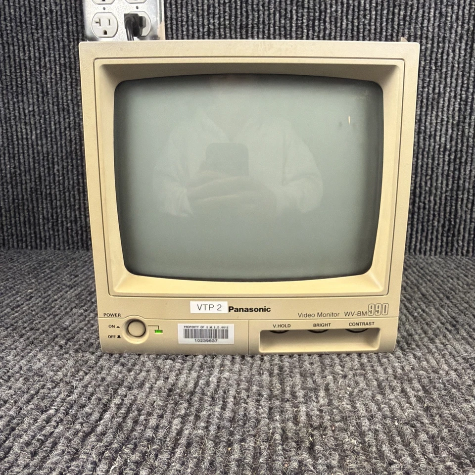 Panasonic WV-BM990 9-inch Video Monitor Untested - Image 1 of 4