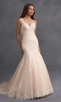 Vestido de novia Alfred Angelo 2597 talla 4 marfil con champán nuevo con etiquetas encaje calce y acampanado Foto 1 de 2