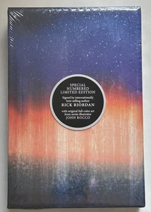 SIGNED Sword of Summer by Rick Riordan LIMITED EDITION in SLIPCASE New & Unread - Imagen 1 de 4