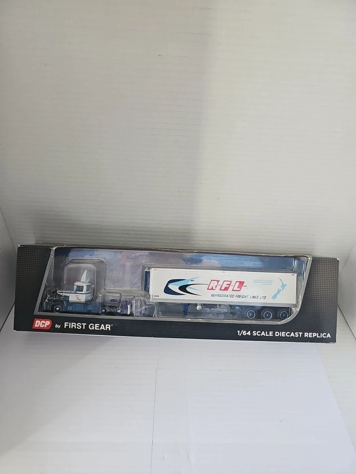 DCP 60-0632 "RFL" Mack R-Model 1:64 Die-cast Promotions First Gear Foto 1 de 4