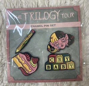 Melanie Martinez ✏️ Trilogy Tour Sammler Emaille Pin Pack 4er Set Neu - Bild 1 von 2