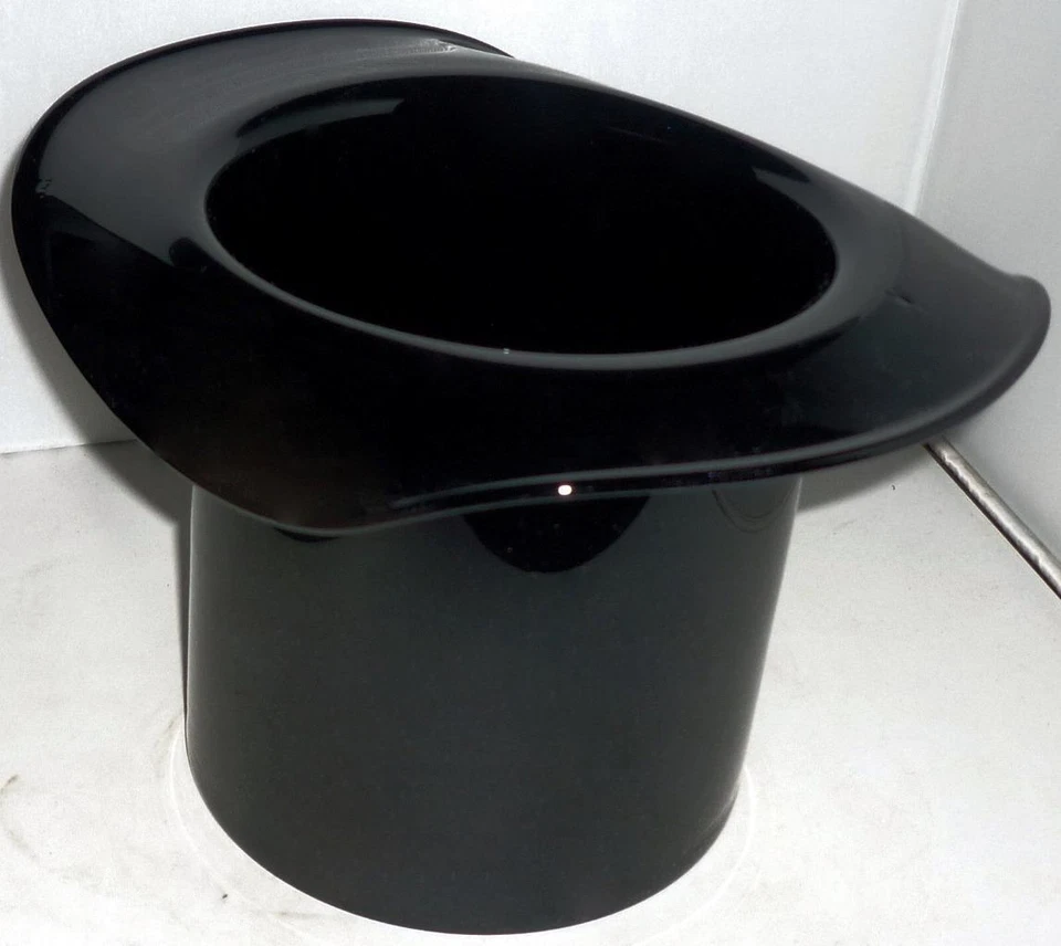 UNUSUAL LARGE HEAVY RETRO STYLE BLACK TOP HAT HAND MADE ART GLASS VASE 30cm HIGH - Image 1 of 1