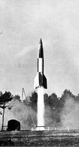 A4/V2 Ballistic Rocket with launch pad Hanomag SS100 - V2/A4 Vergeltungswaf - Picture 1 of 10