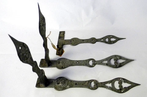 1 Pair Engraved Design 18th Century Offset Strap Hinges & Latch ~17.5" Long~ Cover