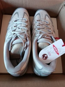 MBT Zapatos Mujer 9-9.5 Nuevos Nunca Usados Sin Caja Es Un Color Gris Claro NO Blanco - Imagen 1 de 6