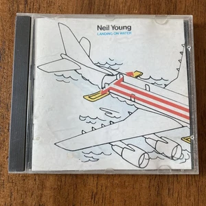 Landing on water - Neil Young CD Good Free Shipping - Picture 1 of 3