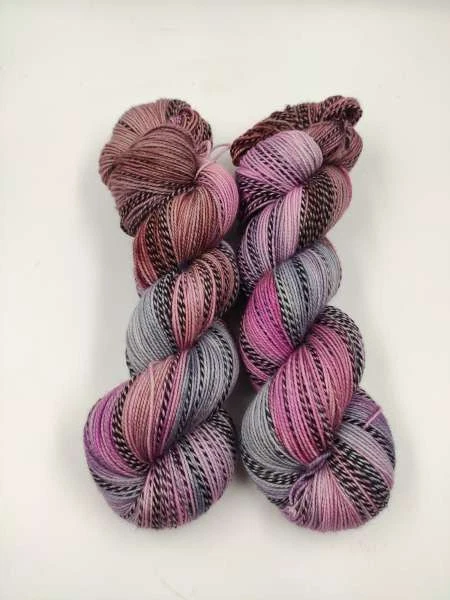 handgefärbte Merino Zebra Sockenwolle  100 g  -  BEERENGRAU 855 - Bild 1 von 1