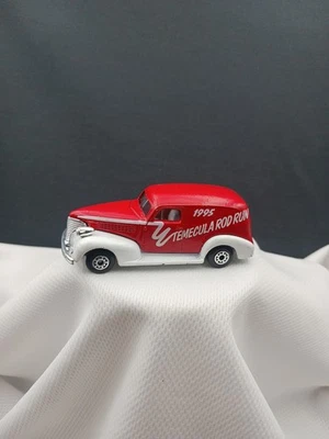 Camión de reparto Chevy Matchbox 1995 edición limitada Temecula Rod Run rojo blanco Foto 1 de 4