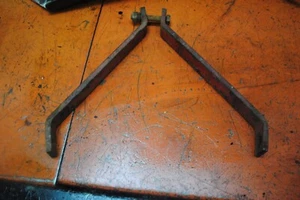 Brazos de elevación de marco A para cortacésped Wheel Horse 5-0901 3 Pt D160 D180 D200 D250 madera RM59 - Imagen 1 de 3