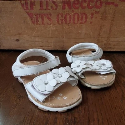 Sandalias "resistentes" blancas CIRCO para niñas pequeñas 5 Foto 1 de 4