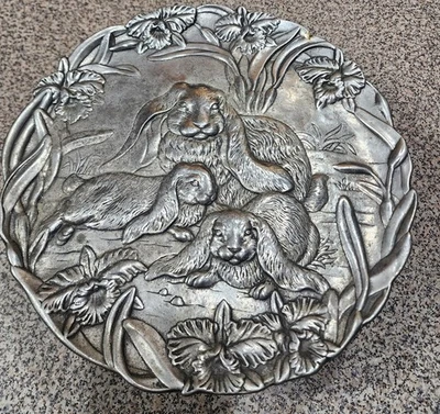 Soporte para pastel de conejo de peltre Foto 1 de 4