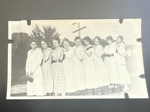 Women in Line Posing Wakarusa Kansas Antique 1918 Photo Lt#1 - Picture 1 of 3