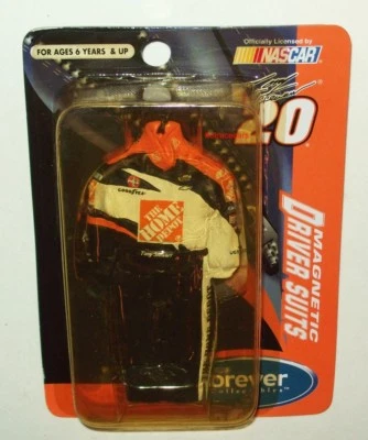 Tony Stewart 2004 Home Depot #20 Traje de conductor magnético Imán de refrigerador Nuevo Foto 1 de 2
