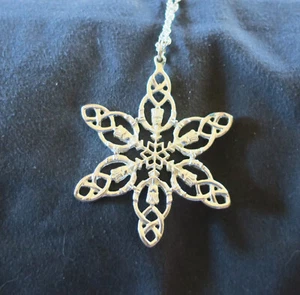 Vintage Silver Tone Filigree Snowflake Pendant Necklace - Picture 1 of 1
