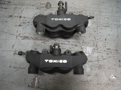 06 07 2006 2007 SUZUKI GSXR 600 750 PINZAS DE FRENO DELANTERAS IZQUIERDA DERECHA OEM Foto 1 de 4