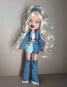 Vintage Bratz Puppe Chloe 2001 blonde Haare blaue Augen komplett bekleidet MGA Ohrringe - Bild 1 von 10