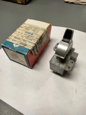 Interruptor limpiaparabrisas Mopar NOS (3 velocidades) 71 Chrysler, 72-73 Chrysler e Imperial Foto 1 de 3