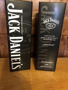 Set 2 Lattine Bottiglie Vuote Jack Daniels Uomo Cave Bar Decorazione 14" Alta Whisky - Foto 1 di 7