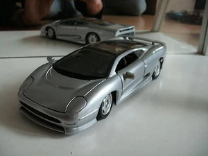 Maisto Jaguar XJ220 in Grey on 1:24 - Imagen 1 de 2