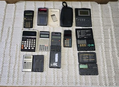 JOBLOT OF 10 VINTAGE ELECTRONIC CALCULATORS & DATA BANK DEVICES COMMODORE TEXAS  - Image 1 of 4