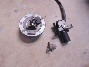 Yamaha 98-01 R1 YFZ1000 IGNITION SWITCH GAS CAP SEAT LOCK KEYS USED - Photo 1 sur 7