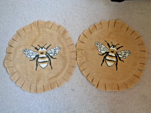 2er SET NICOLE MILLER RUNDE TISCHSETS MIT BIENENDESIGN AUF JUTE - Bild 1 von 6