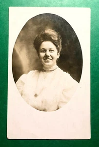 c. 1900 Postcard Portrait - Woman Smiling / High-Neck Blouse / Necklace / Unused - Picture 1 of 4
