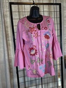 Johnny Was Freyde Gr. S Oberteil Rüschenärmel Rosa Blumenstickerei Neu ohne Etikett - Bild 1 von 4