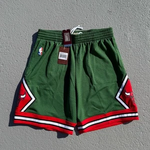 Herren Mitchell & Ness Chicago Bulls NBA Green Week Swingman Shorts 08-09 XL - Bild 1 von 8