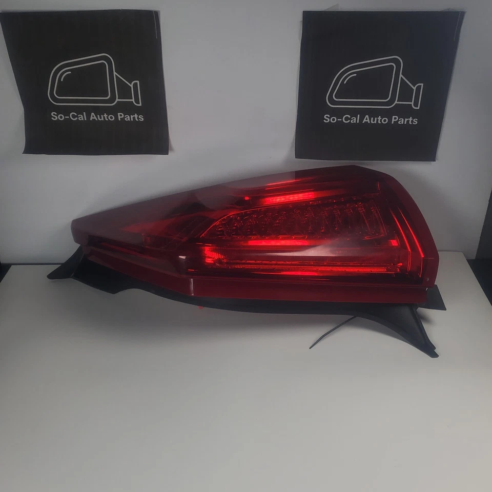 Genuine GM OEM New 2015-2019 Cadillac ATS coupe Right Tail Light 84296845 - Image 1 of 4