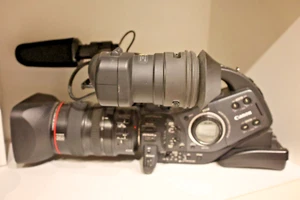 Canon XL H1A HD camcorder DEALER EXCELLENT - Picture 1 of 8