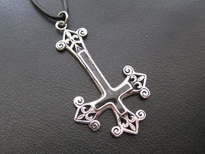 Umgedrehtes Kreuz Edelstahl Gothic Anhänger Black Metal Petruskreuz et Nox x651 - Picture 1 of 9