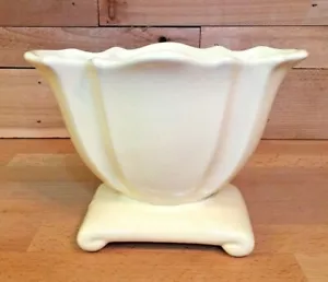 Art Deco Royal Haeger Style Ceramic Fluted Pale Yellow Cream Floral Vase - Picture 1 of 6
