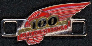 Vintage Lace Keeper RED WING SHOES Charm Schnalle 100th Anniversary Emaille Inlay - Bild 1 von 3