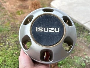 ISUZU TROOPER OEM WHEEL CENTER CAP SILVER FINISH 1992-2000 6 LUG - Picture 1 of 3