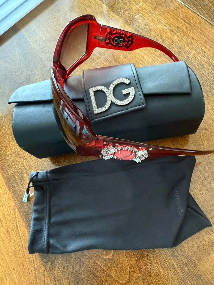 Gafas de sol Dolce and Gabbana rojo oscuro DG 6053-G cuadradas adornadas estuche dañado Foto 1 de 4
